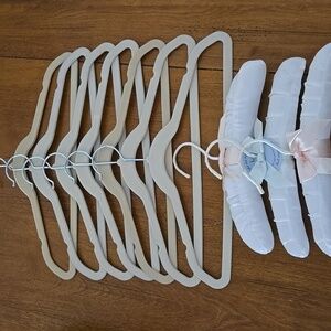 Set Of 10 Children's Hangers. 7 Velvet And 3 Padded.